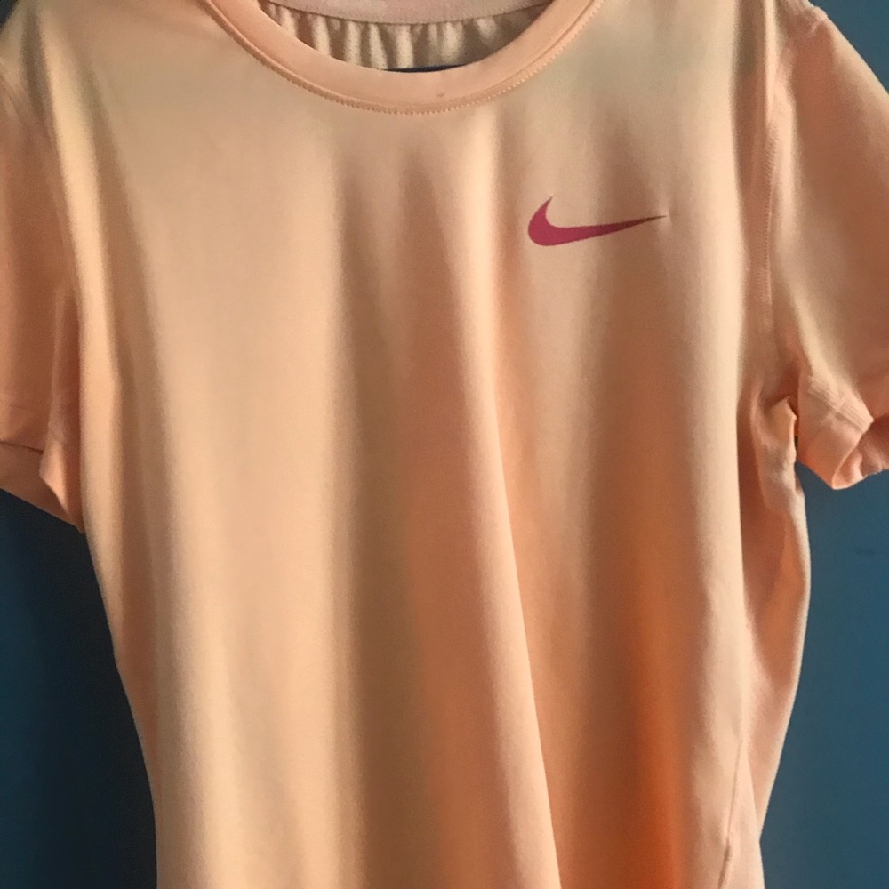 nike workout top